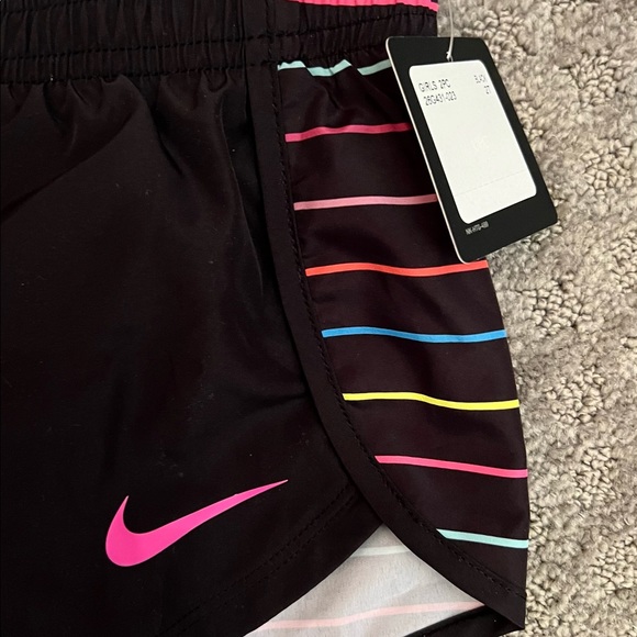 Girls Nike 2 pc Short Set Outfit Tee Shorts Shirt Sport Wear Athletic Swing Top - Picture 4 of 5